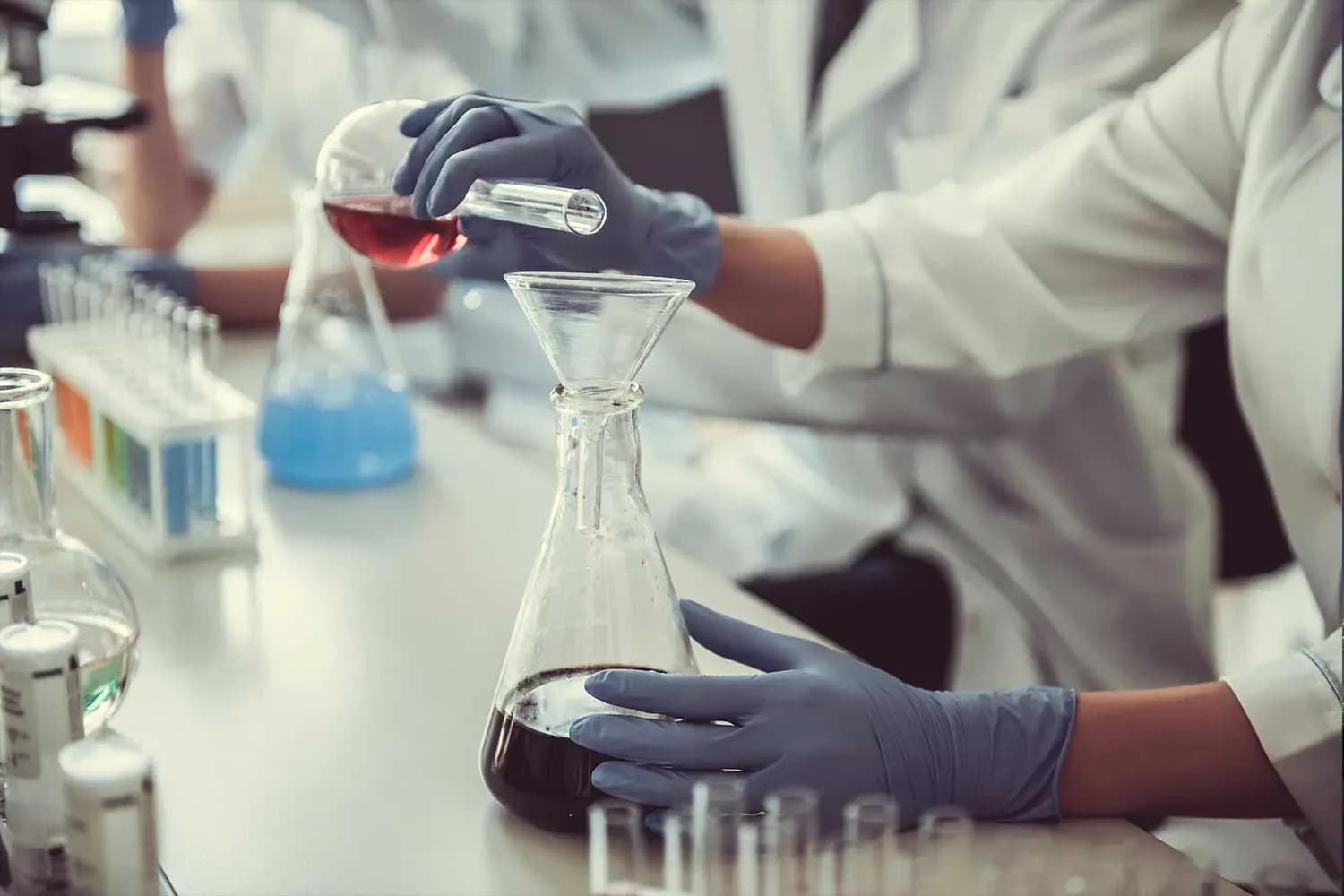Systém detekce a monitorování plynu pro laboratoře